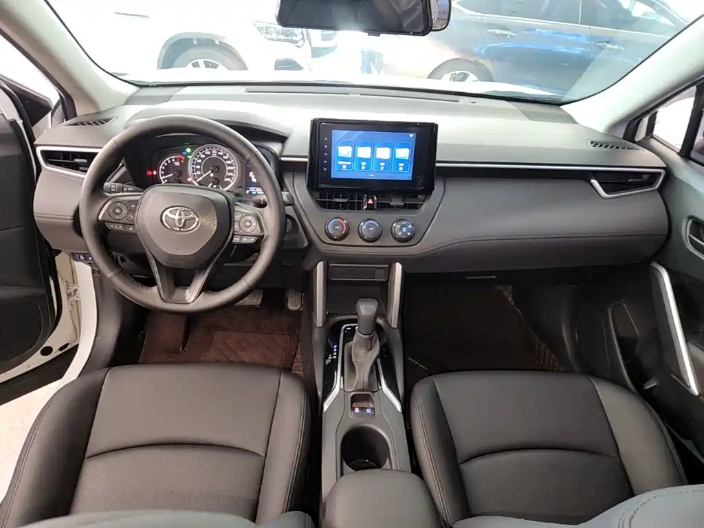 Toyota Corolla Cross — фото 10