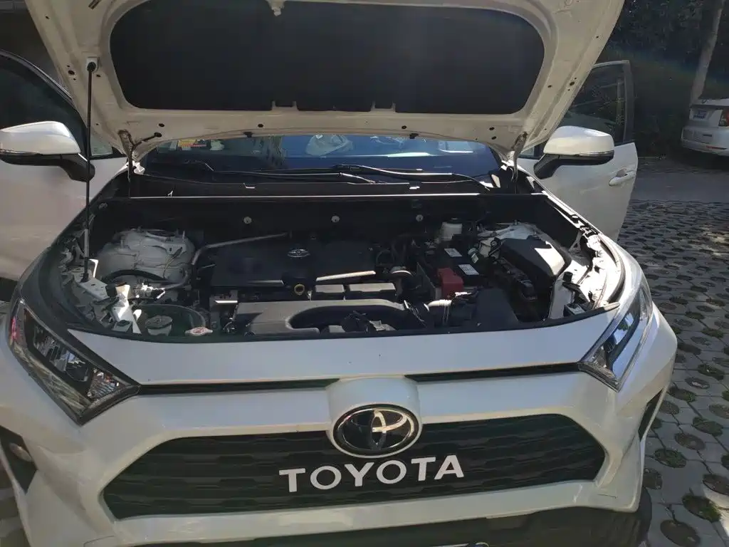 Toyota RAV4 — фото 11