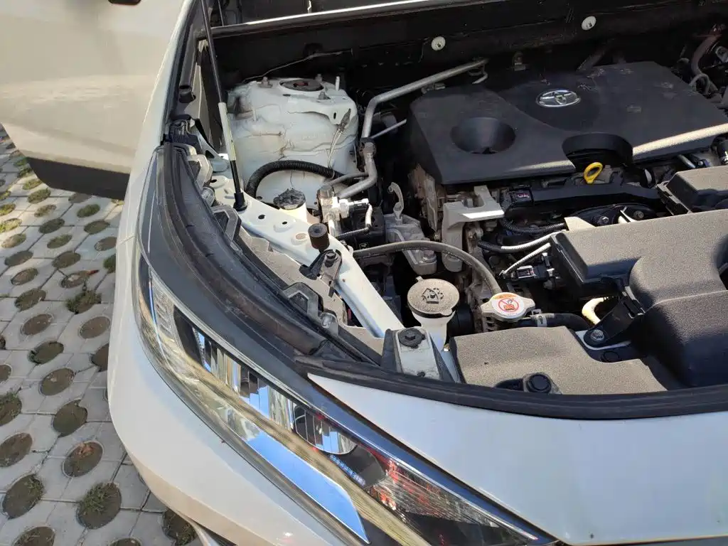 Toyota RAV4 — фото 19
