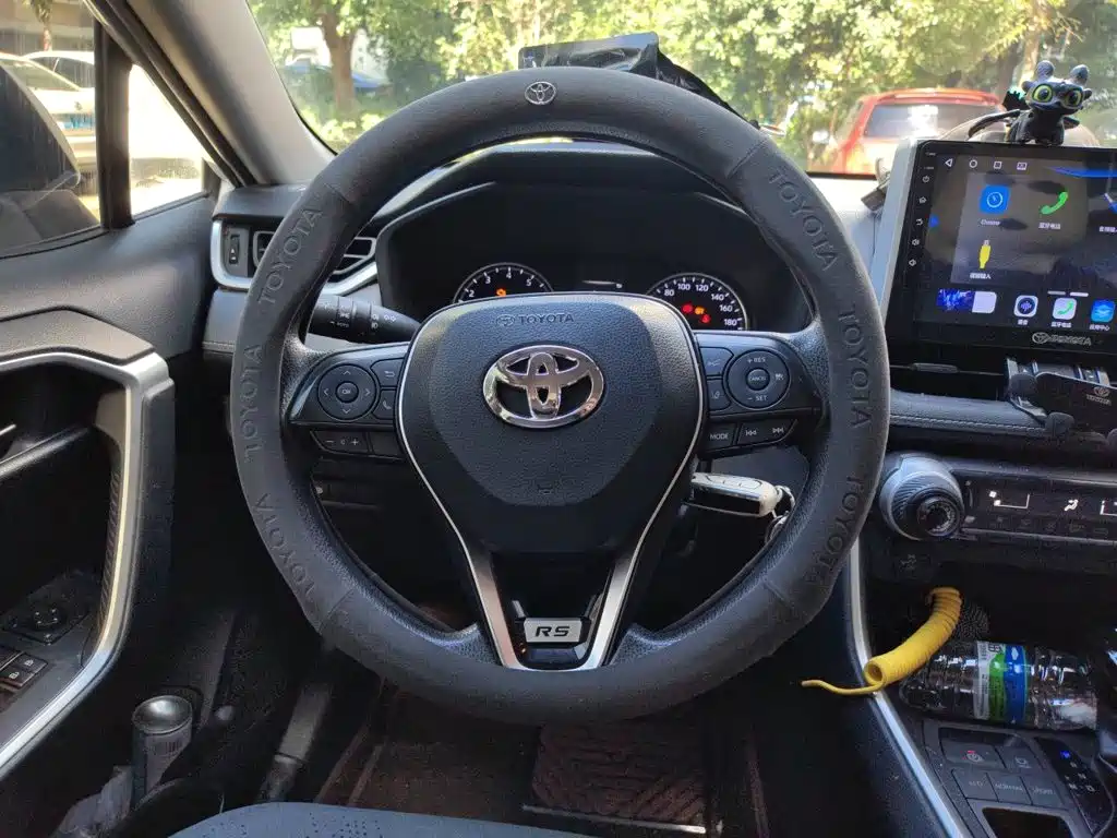 Toyota RAV4 — фото 3