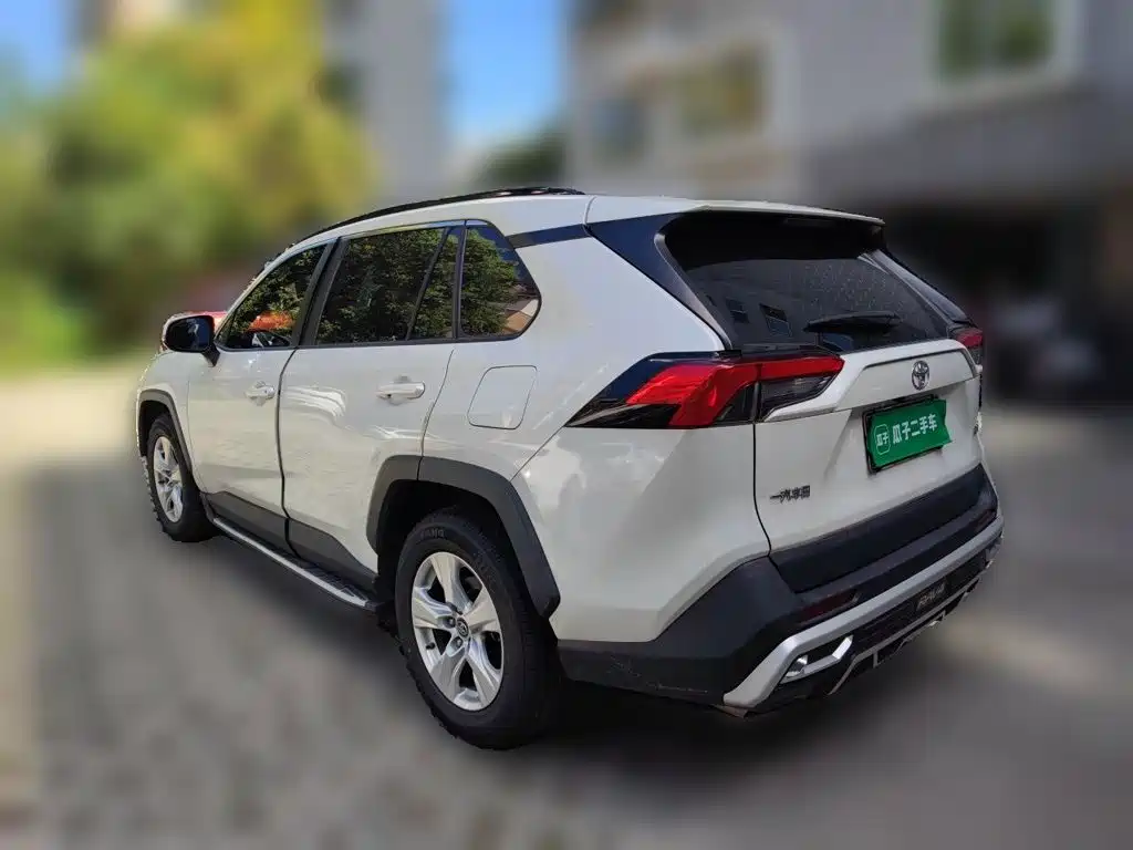 Toyota RAV4 — фото 25