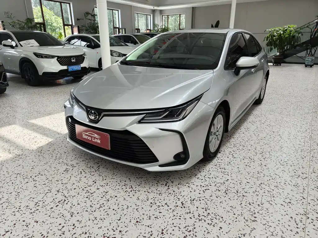 Toyota Corolla — фото 1