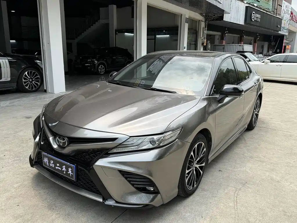 Toyota Camry — фото 3