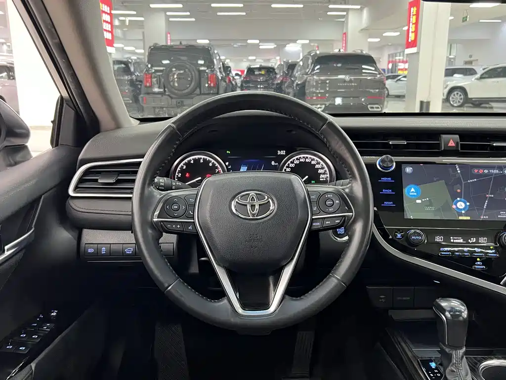 Toyota Camry — фото 14