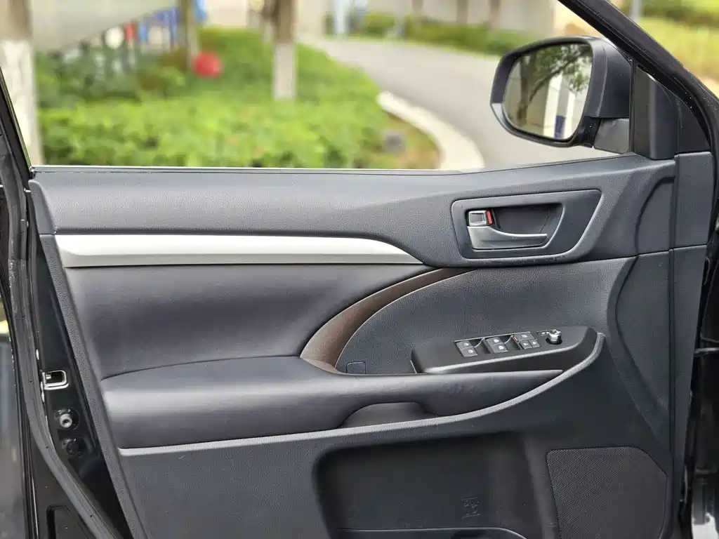 Toyota Highlander — фото 15