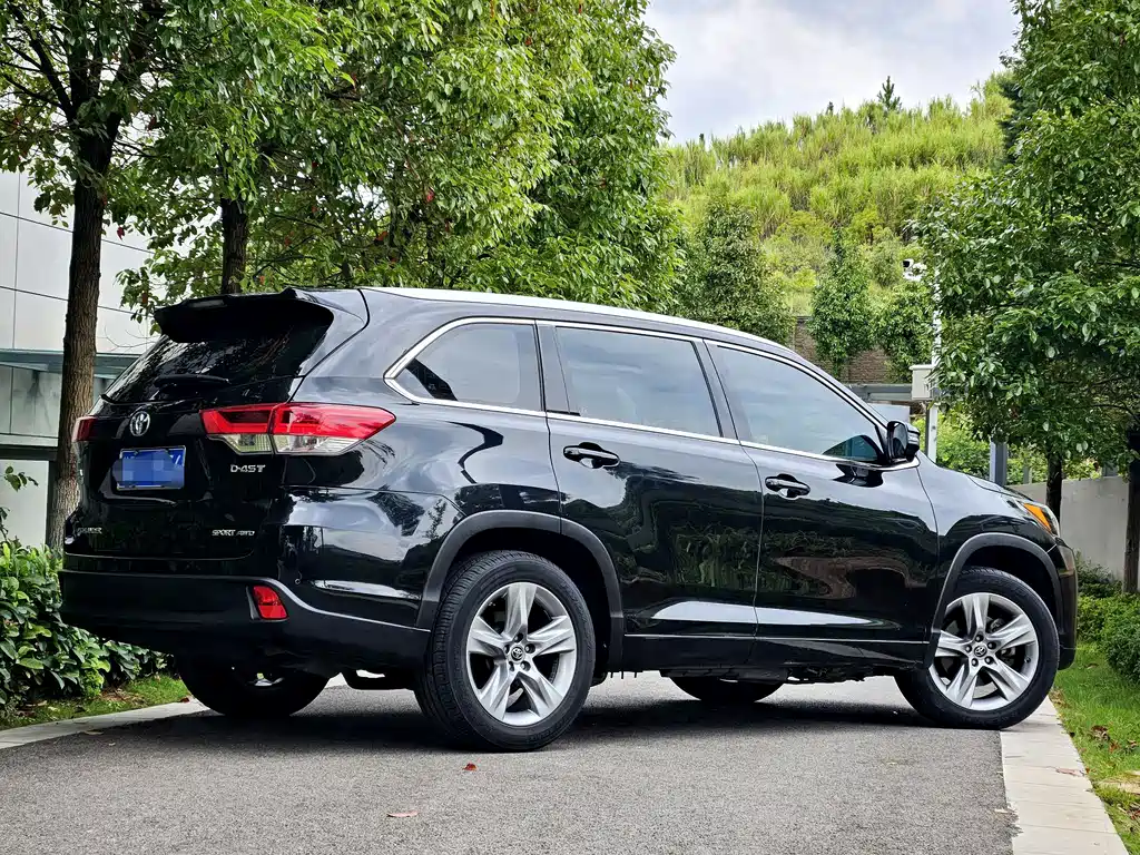 Toyota Highlander — фото 10