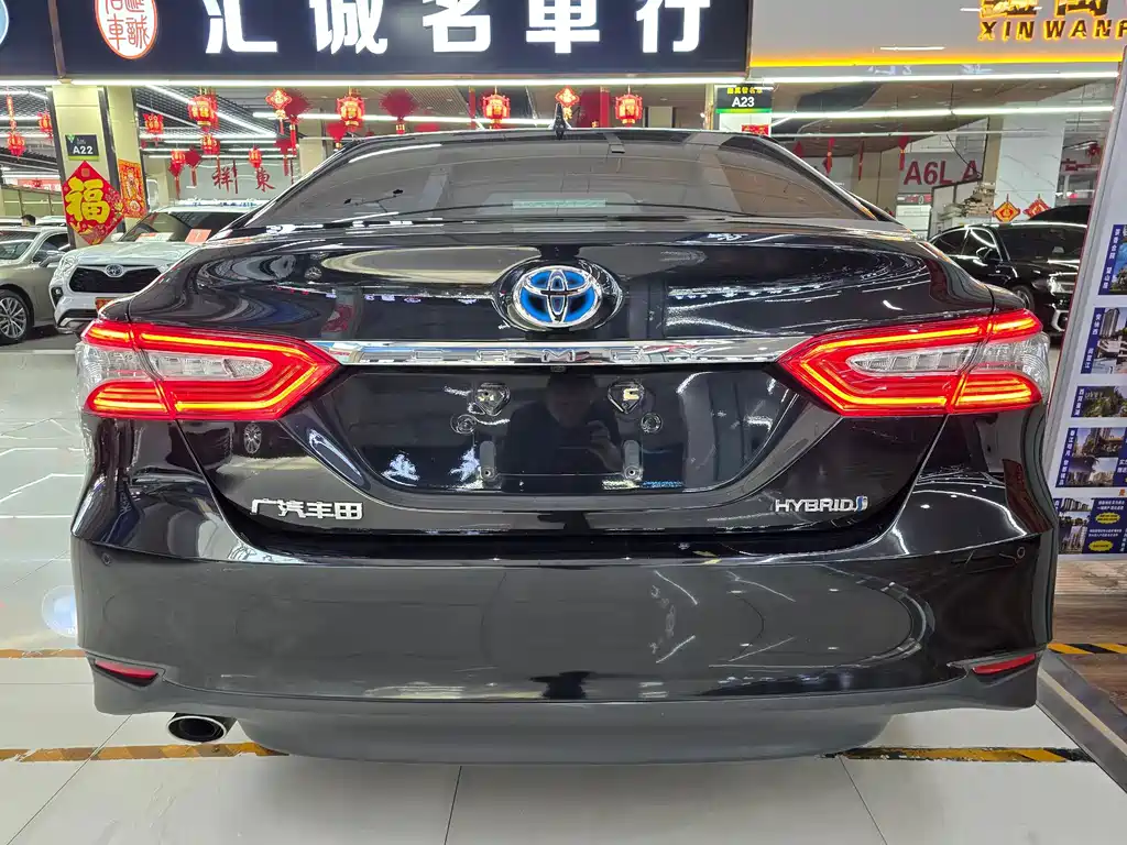 Toyota Camry — фото 5