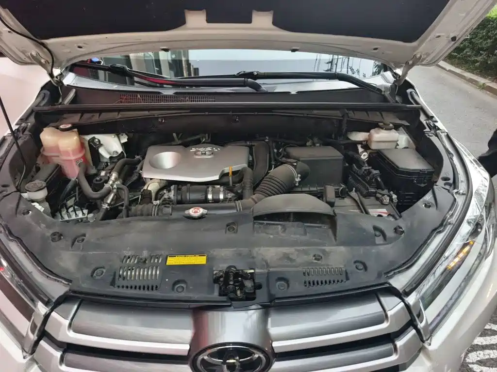 Toyota Highlander — фото 11