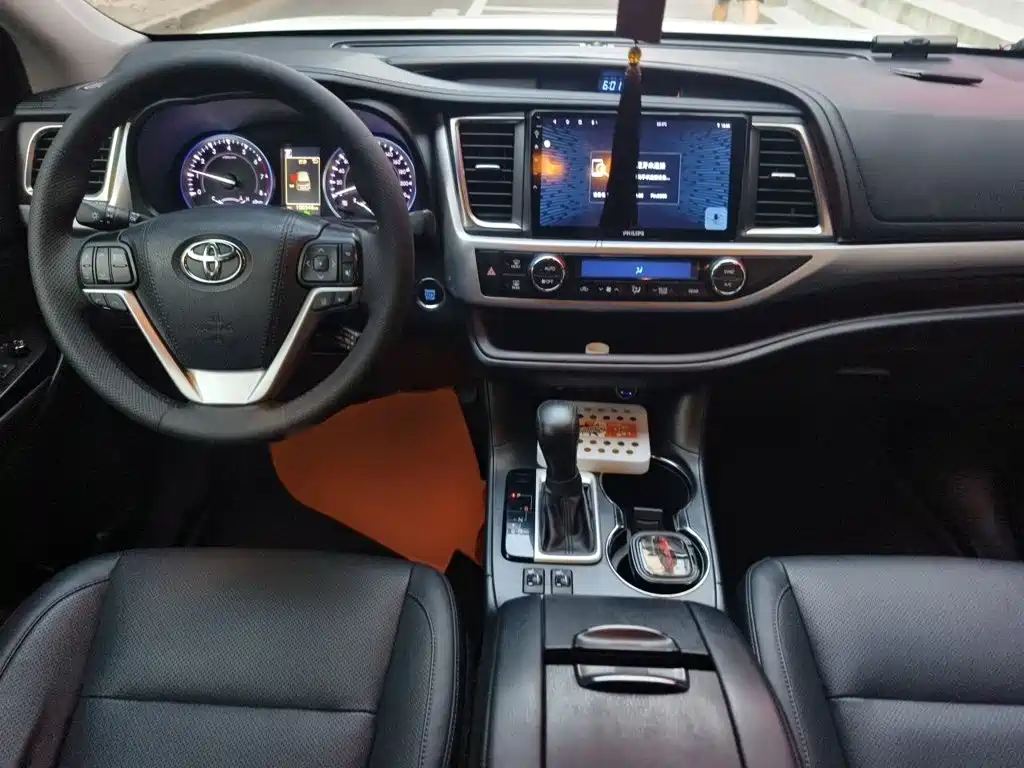 Toyota Highlander — фото 13
