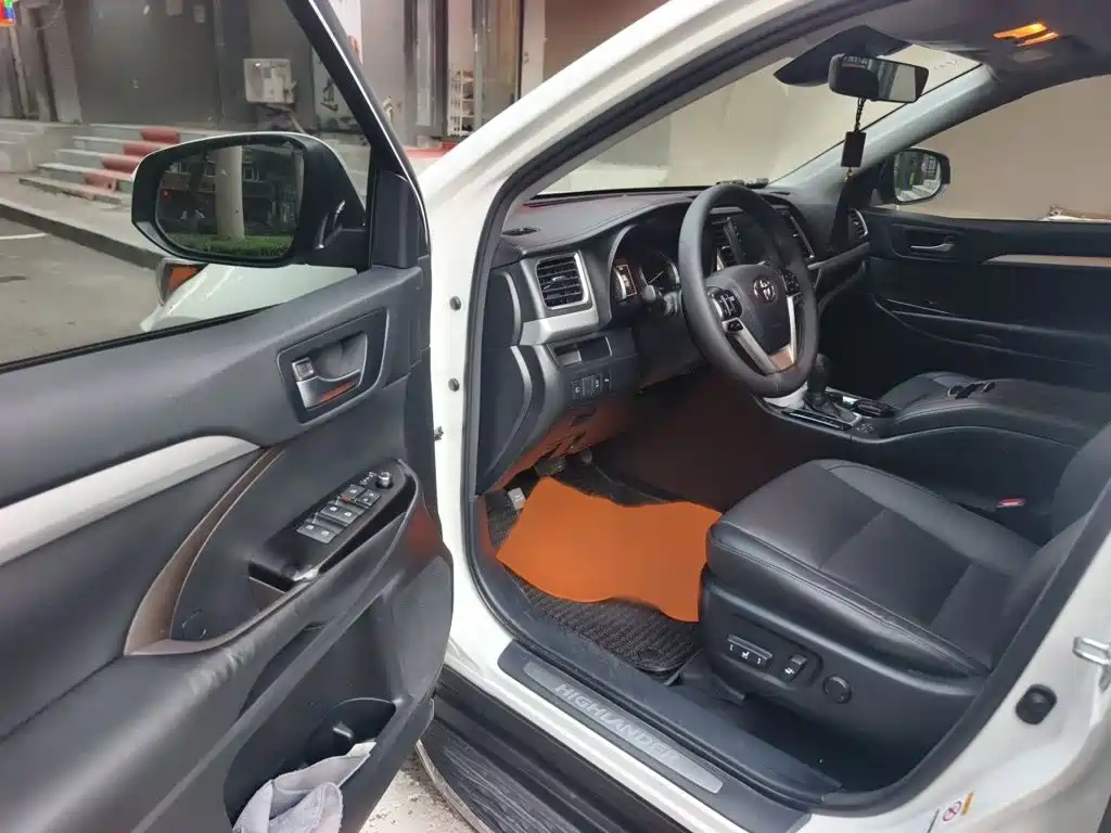 Toyota Highlander — фото 14