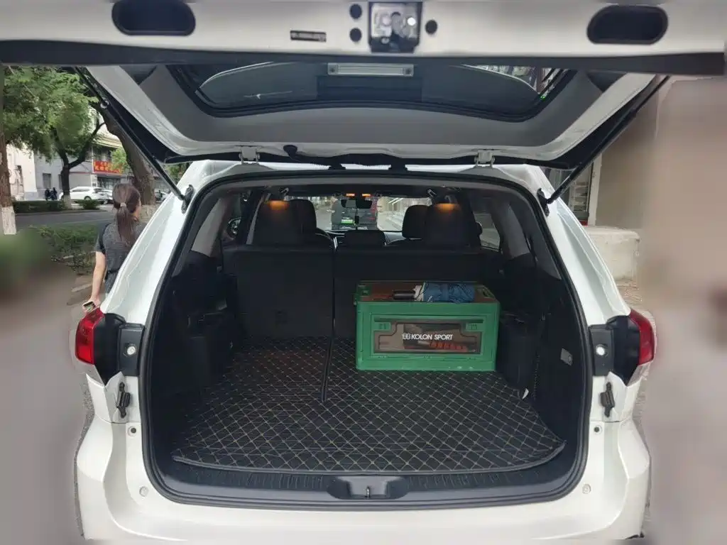 Toyota Highlander — фото 10