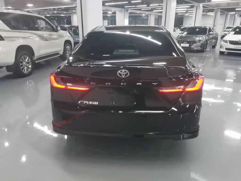 Toyota Camry — фото 6