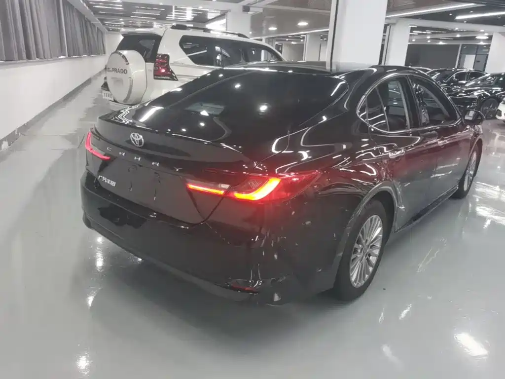 Toyota Camry — фото 7