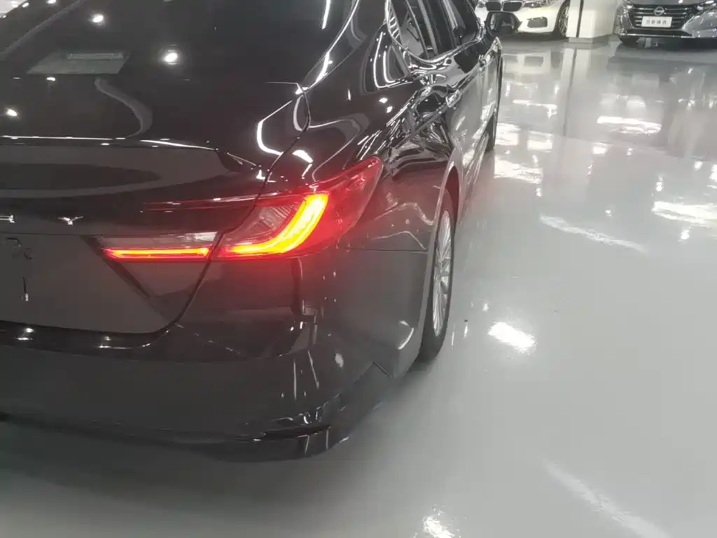 Toyota Camry — фото 8