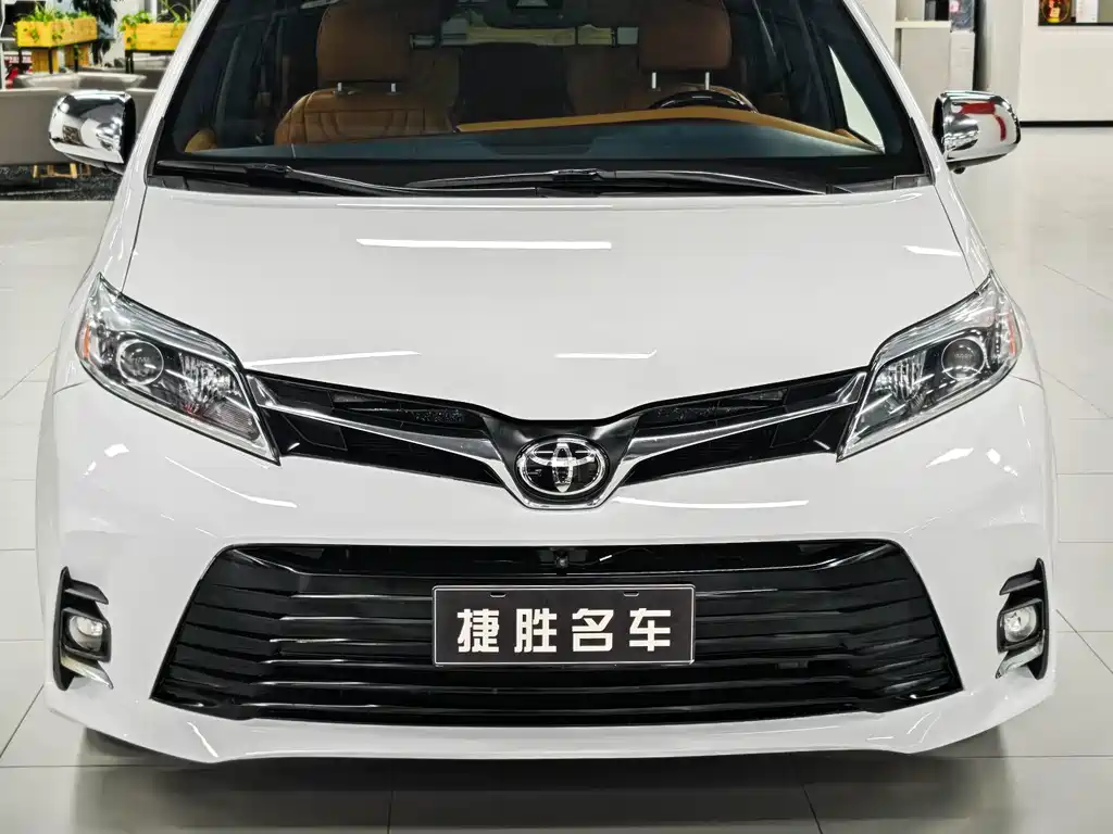 Toyota Sienna — фото 2