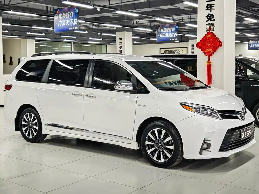 Toyota Sienna — фото 3
