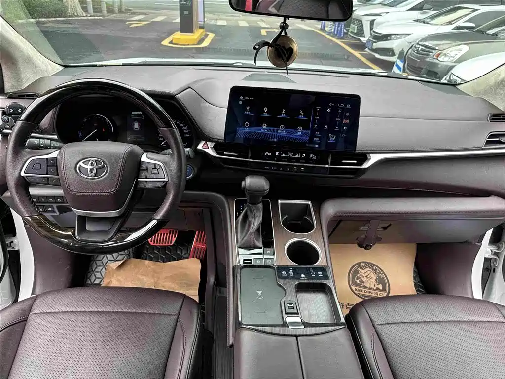 Toyota Sienna — фото 11