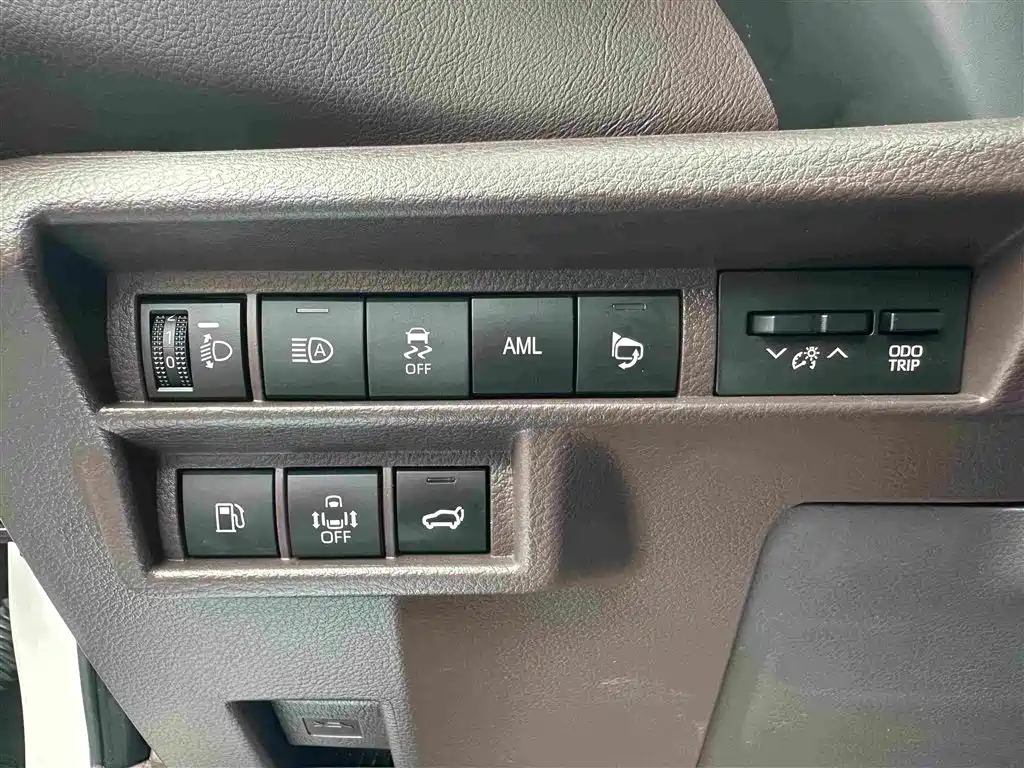 Toyota Sienna — фото 20