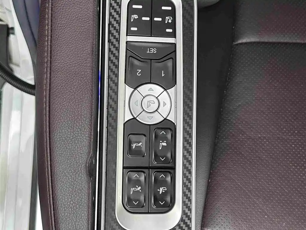 Toyota Sienna — фото 22