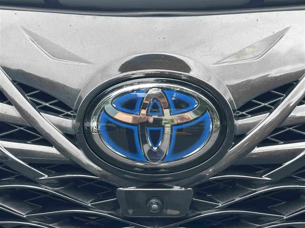 Toyota Sienna — фото 35