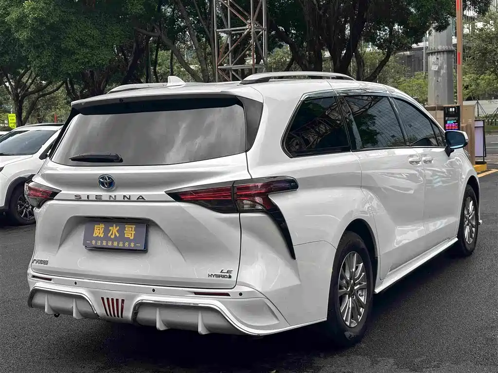 Toyota Sienna — фото 6