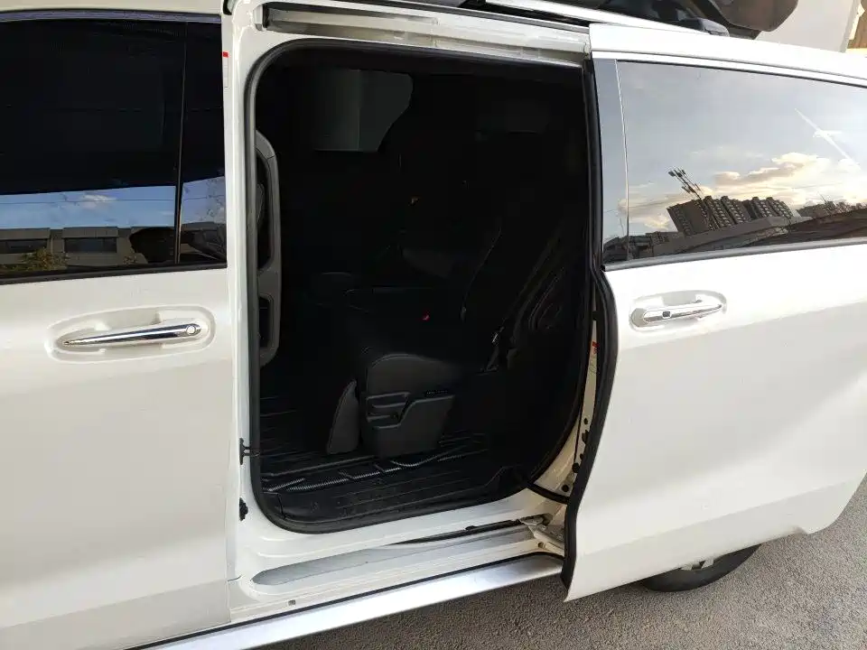 Toyota Granvia — фото 4