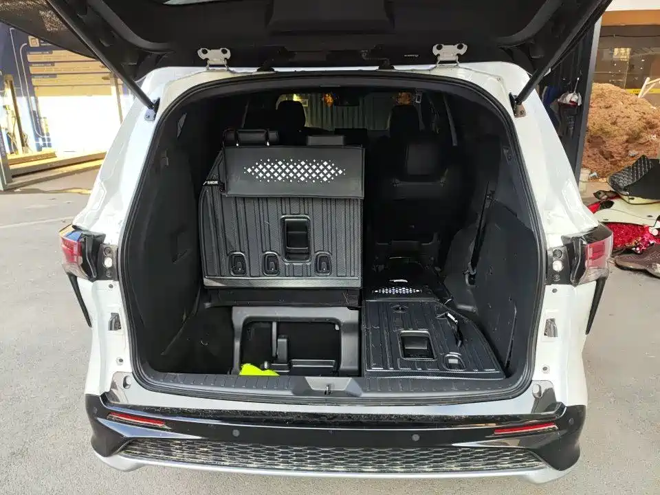 Toyota Granvia — фото 9