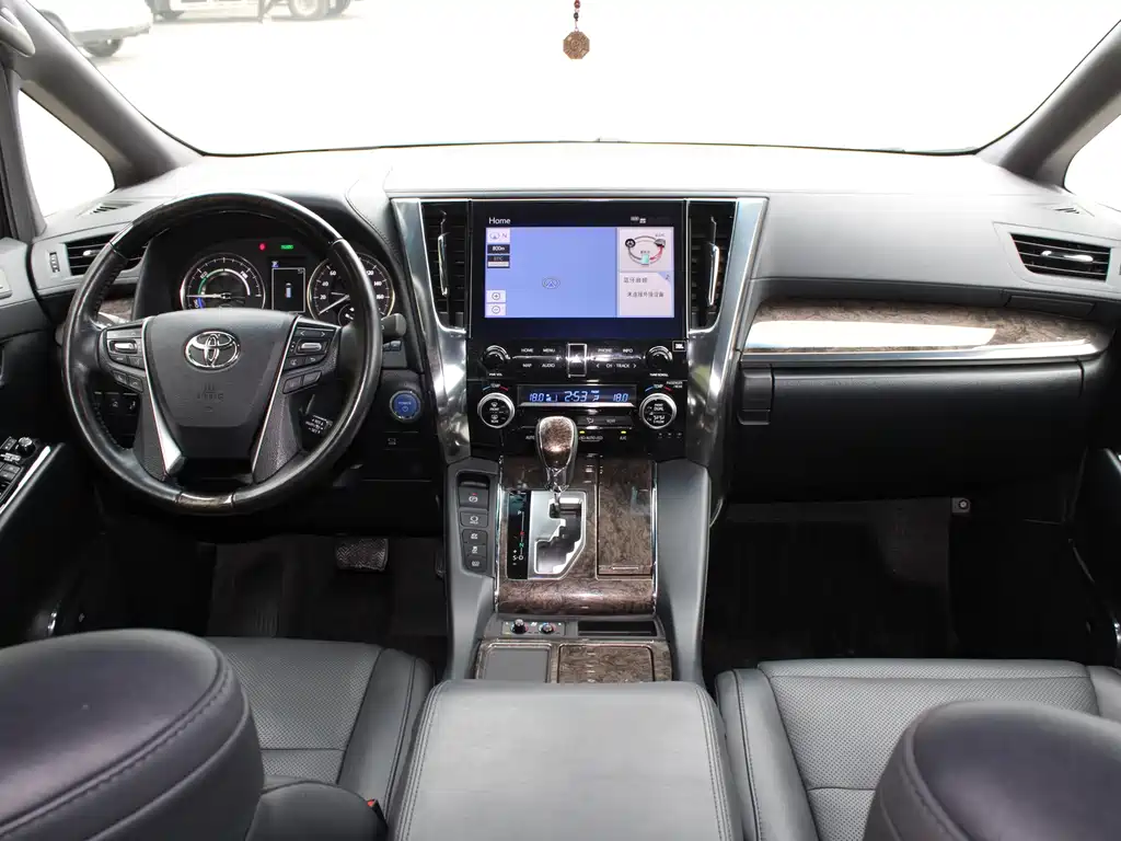 Toyota Alphard — фото 19
