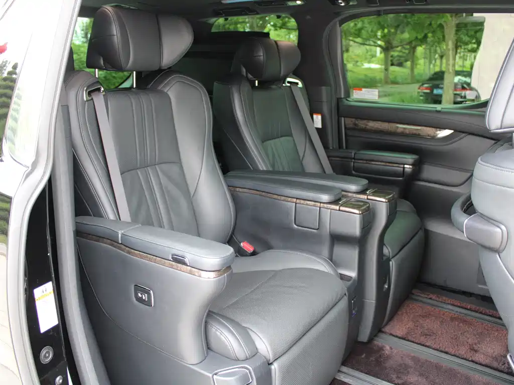 Toyota Alphard — фото 23
