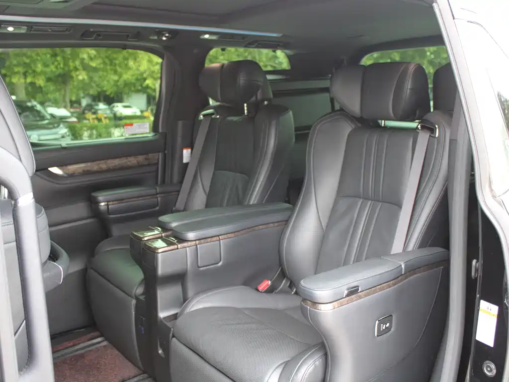 Toyota Alphard — фото 29