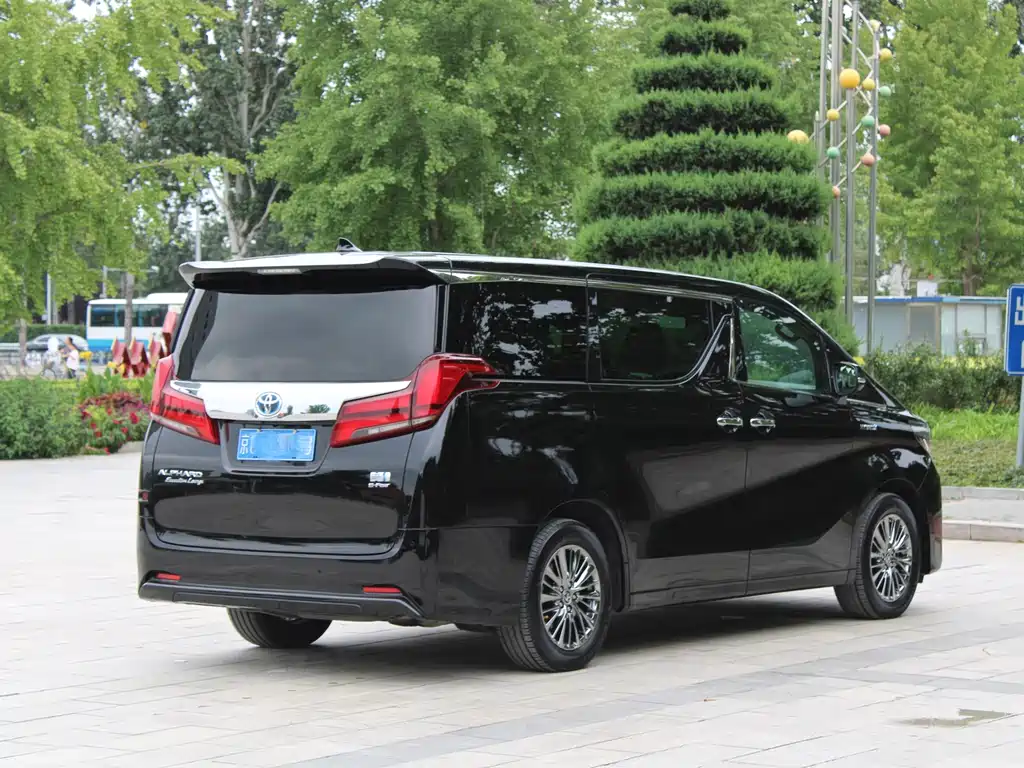 Toyota Alphard — фото 6
