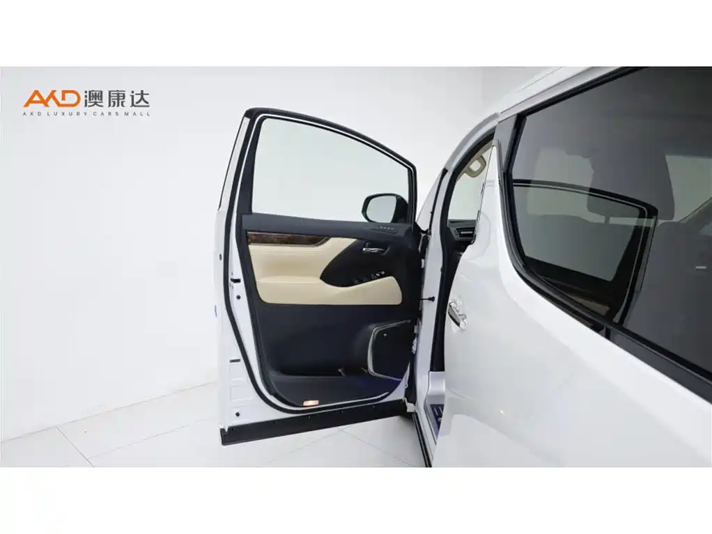 Toyota Alphard — фото 11