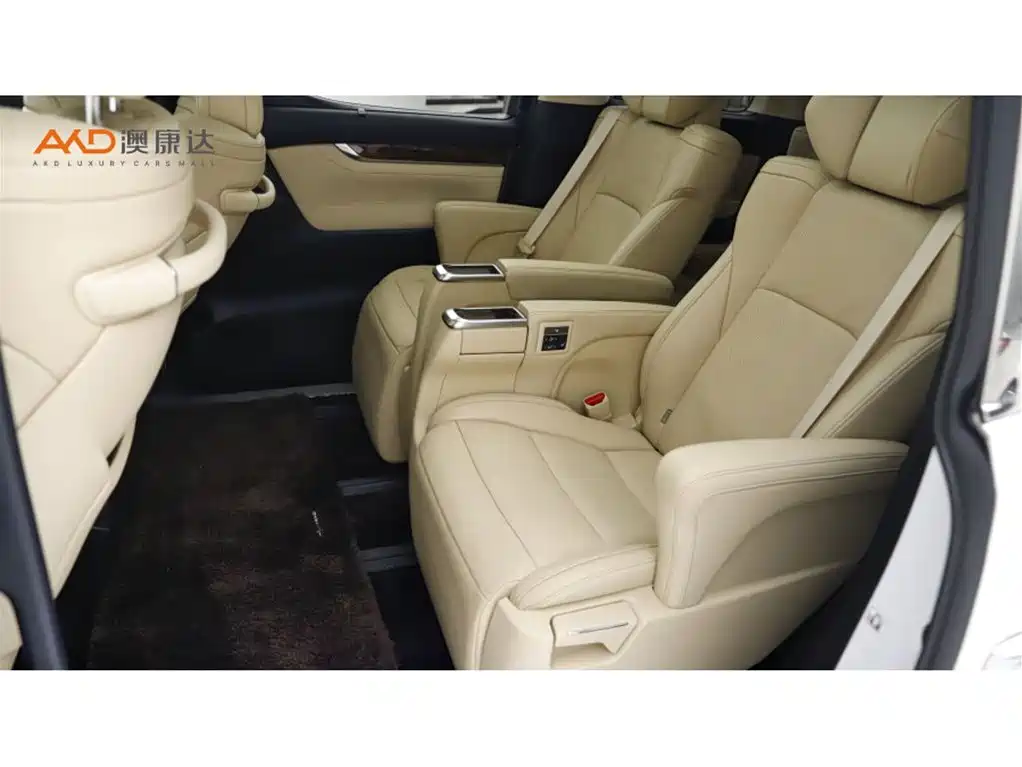 Toyota Alphard — фото 7