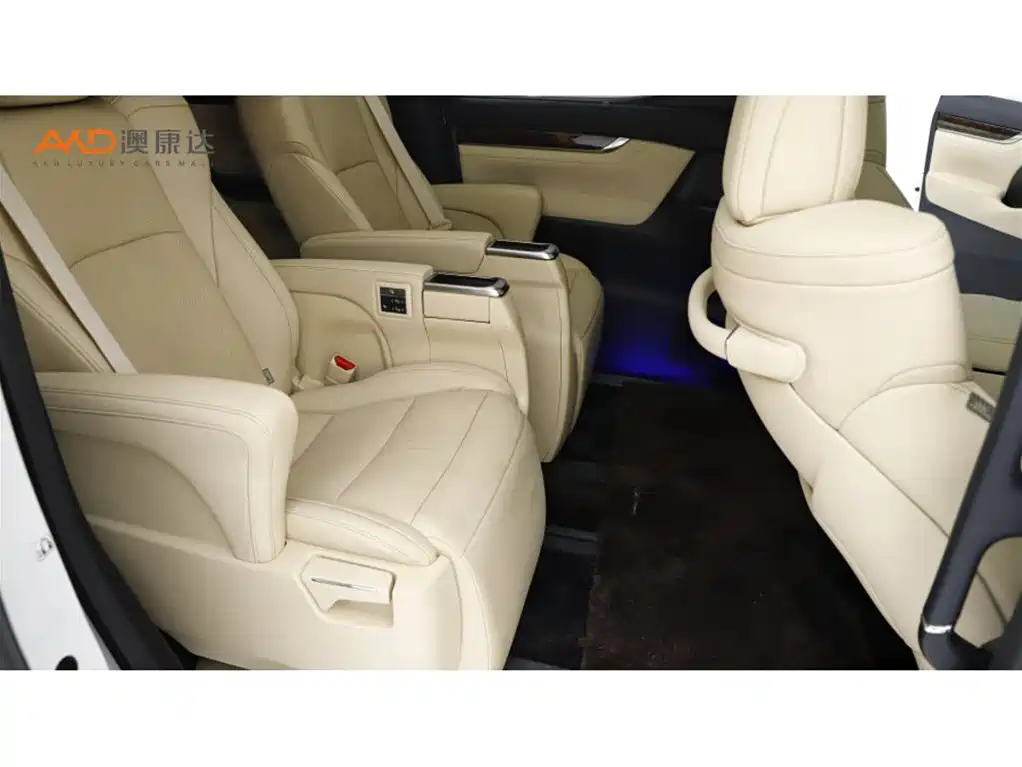 Toyota Alphard — фото 8