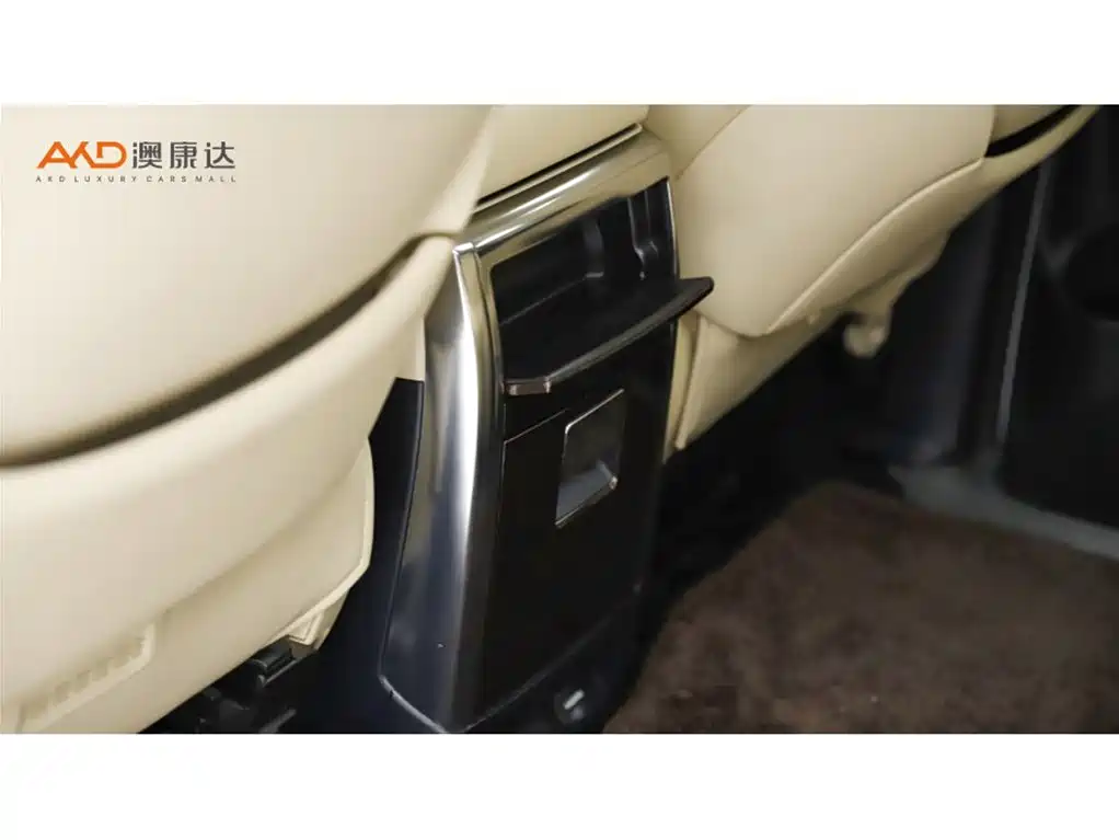 Toyota Alphard — фото 10