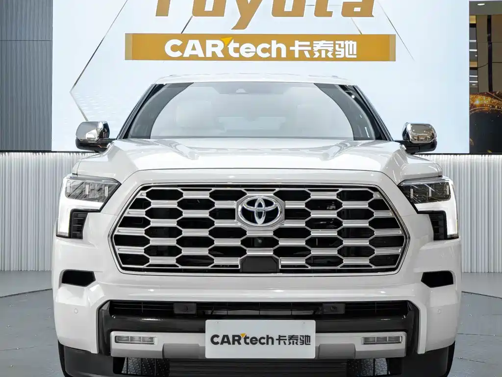 Toyota Sequoia — фото 2