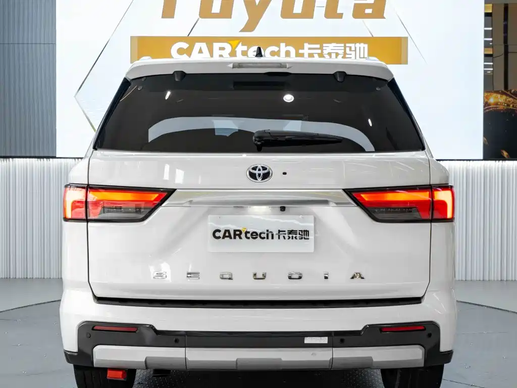 Toyota Sequoia — фото 5