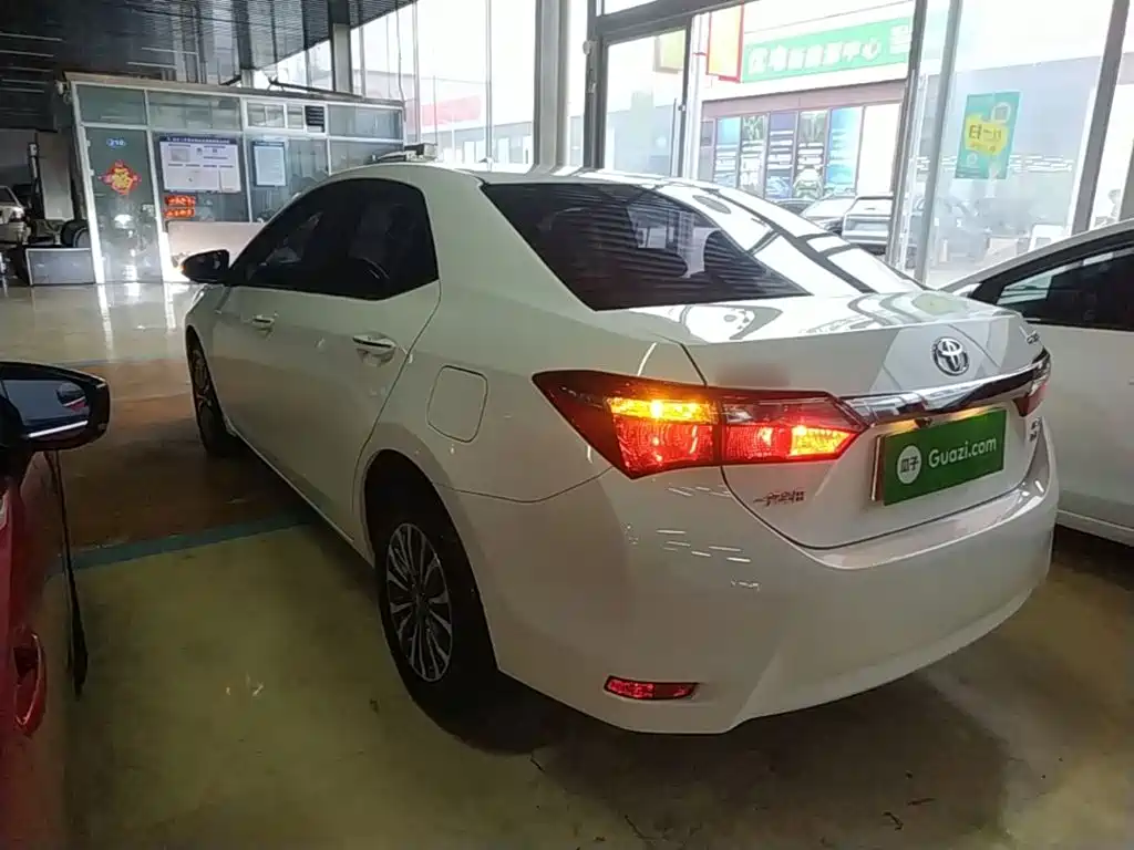 Toyota Corolla — фото 5