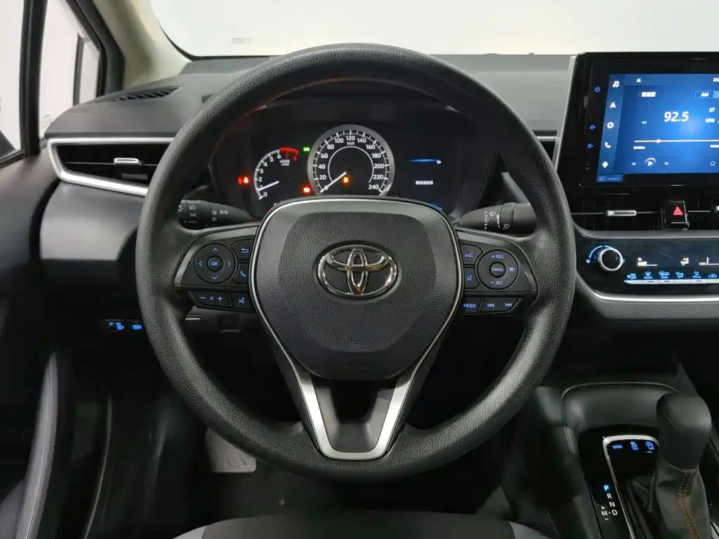 Toyota Corolla — фото 11
