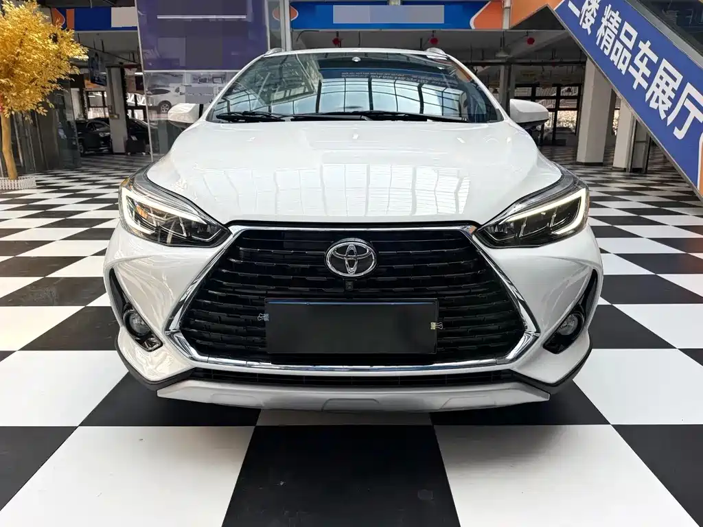 Toyota Yaris L — фото 2
