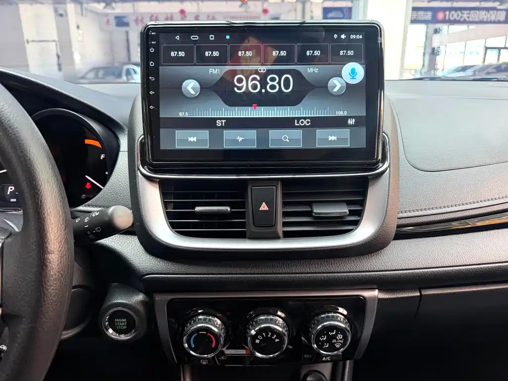 Toyota Yaris L — фото 17
