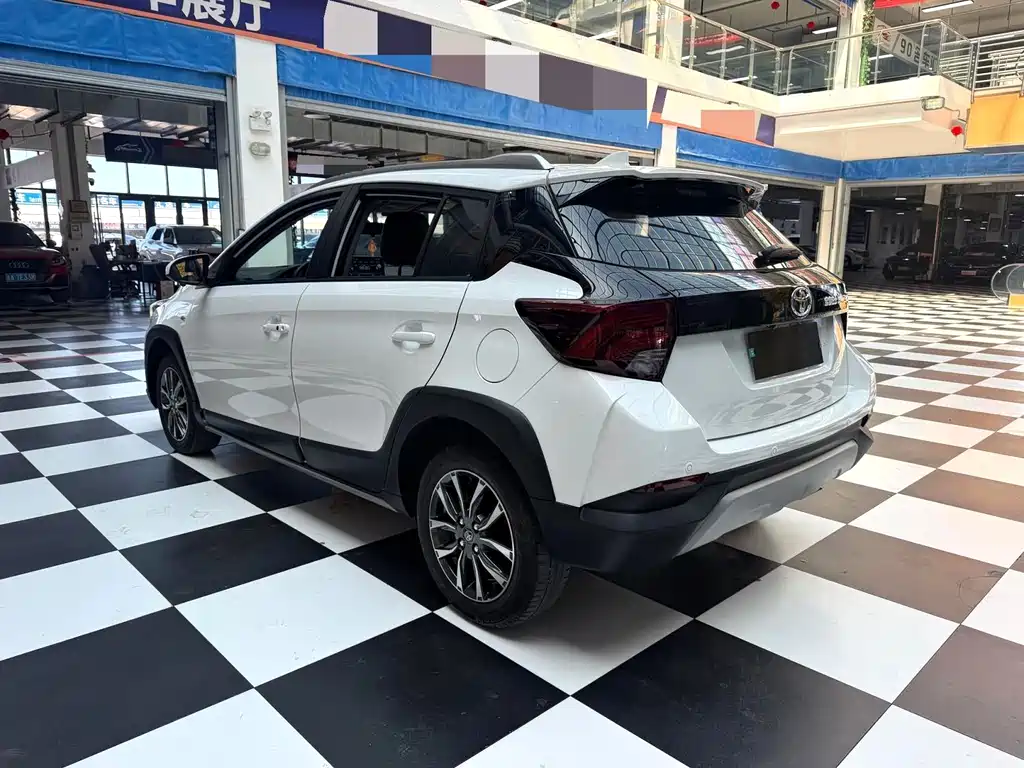 Toyota Yaris L — фото 19