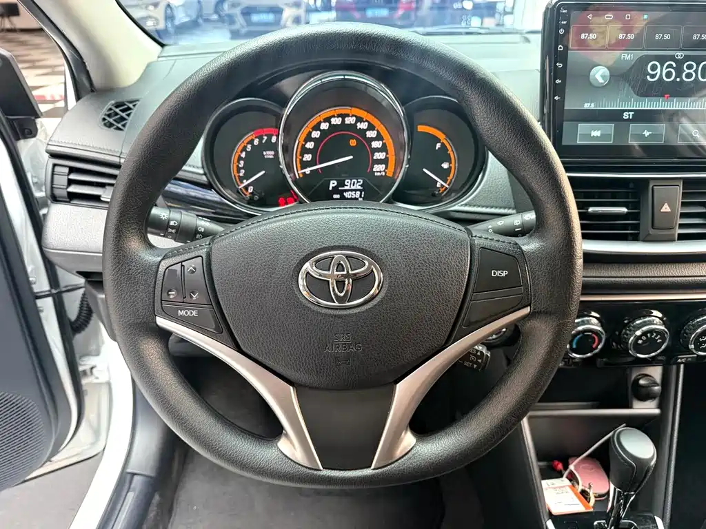 Toyota Yaris L — фото 6