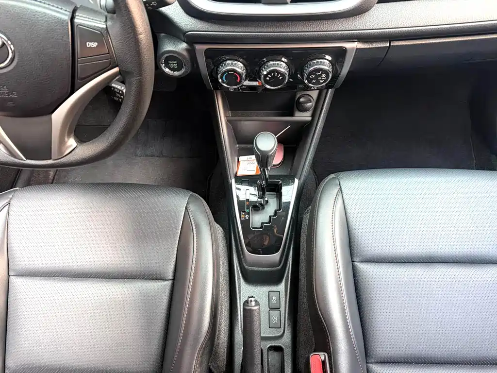 Toyota Yaris L — фото 10