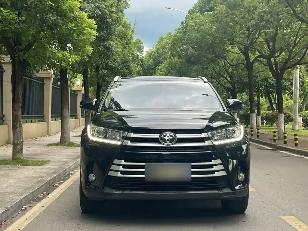 Toyota Highlander — фото 11