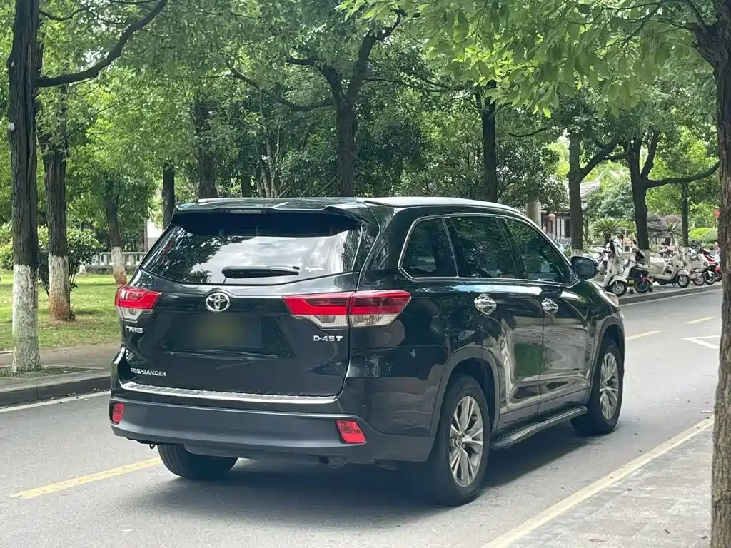 Toyota Highlander — фото 17