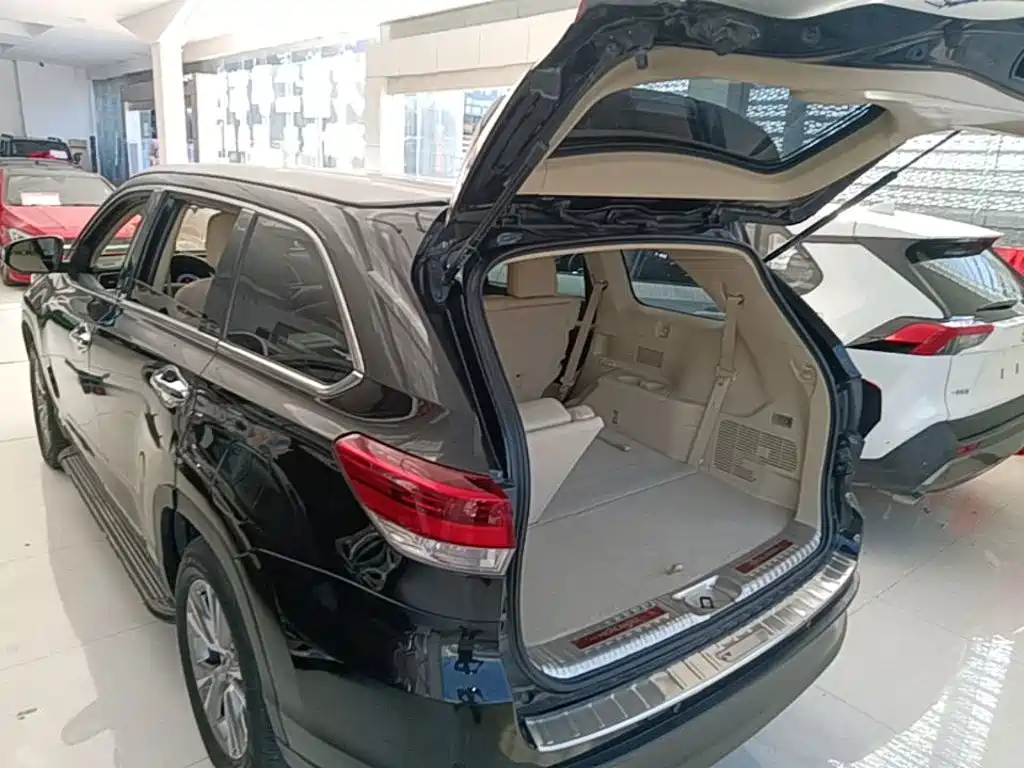 Toyota Highlander — фото 19