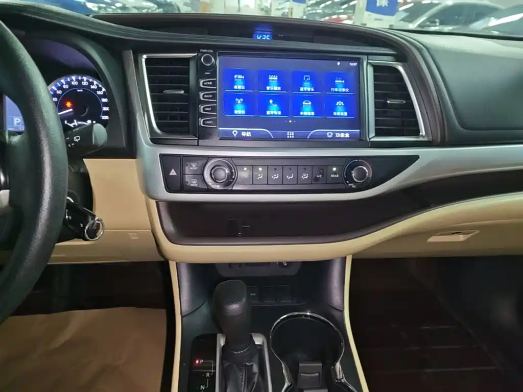 Toyota Highlander — фото 13