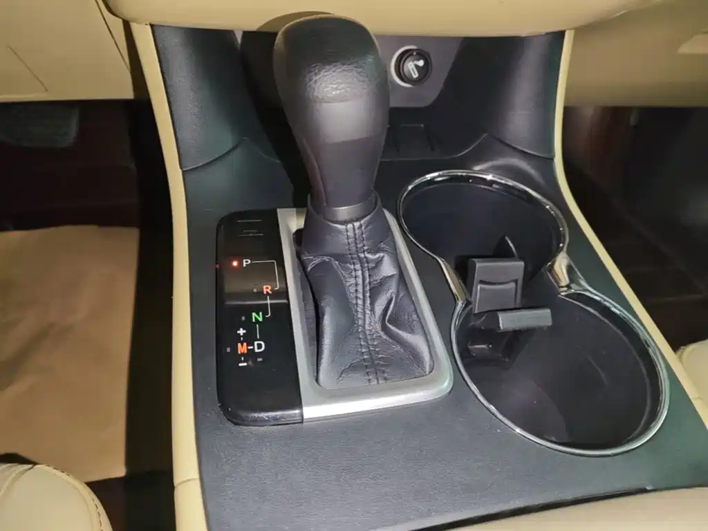 Toyota Highlander — фото 14