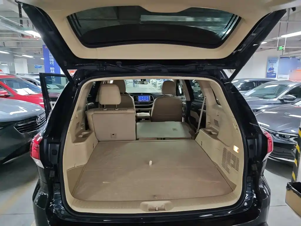 Toyota Highlander — фото 19